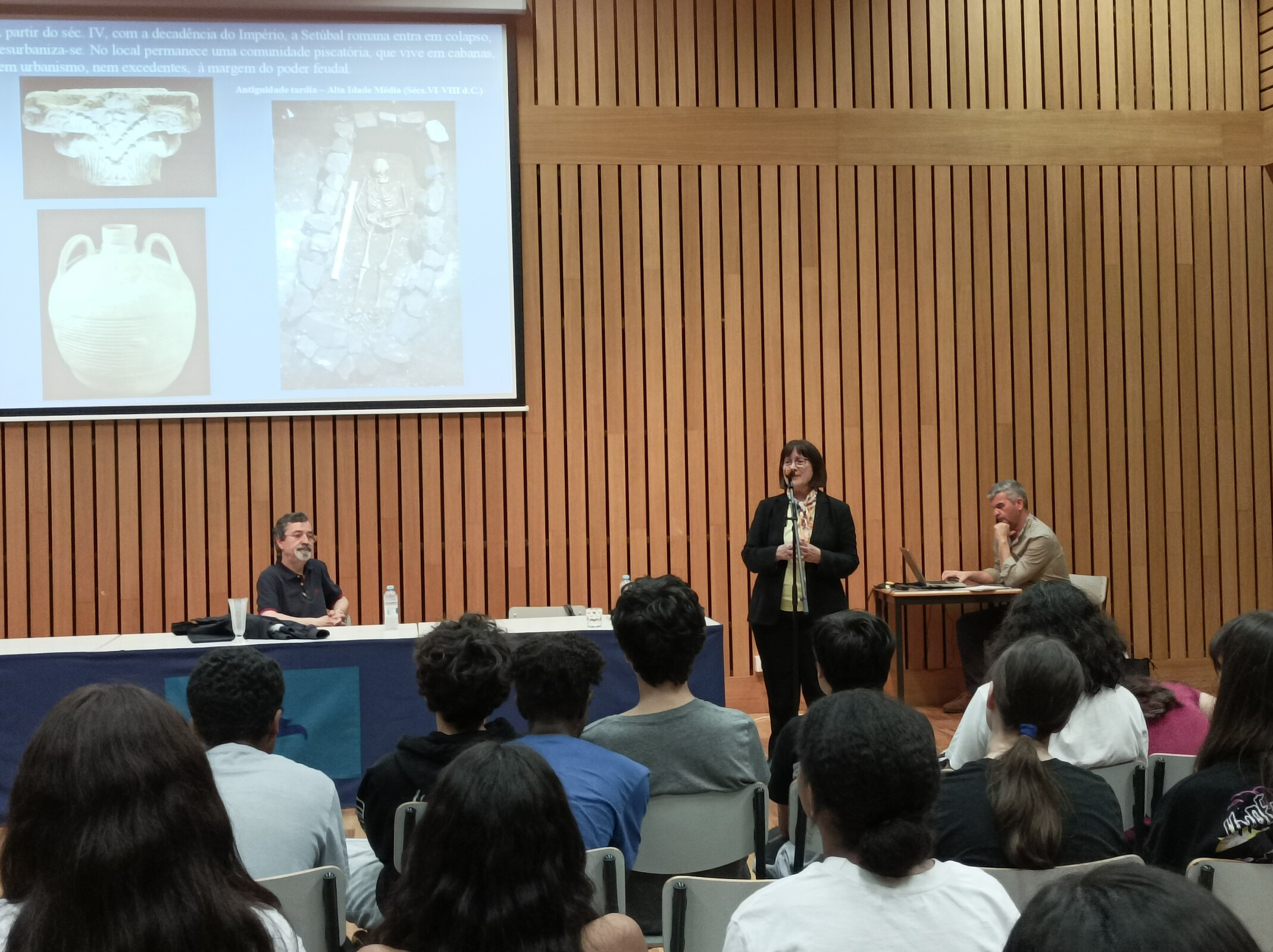 MAEDS integra programa de comemorações do 25 de abril promovido pela Escola Secundária D. João II