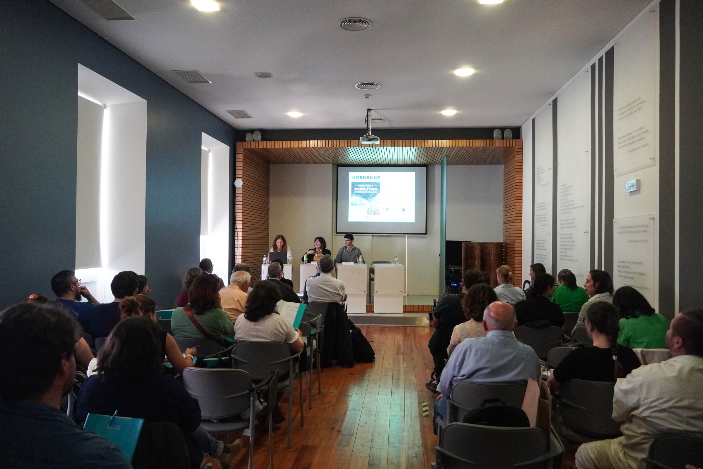 Os conferencistas Mariana Diniz e Rafael Lima (UNIARQ). Sessão moderada por Joaquina Soares (MAED...