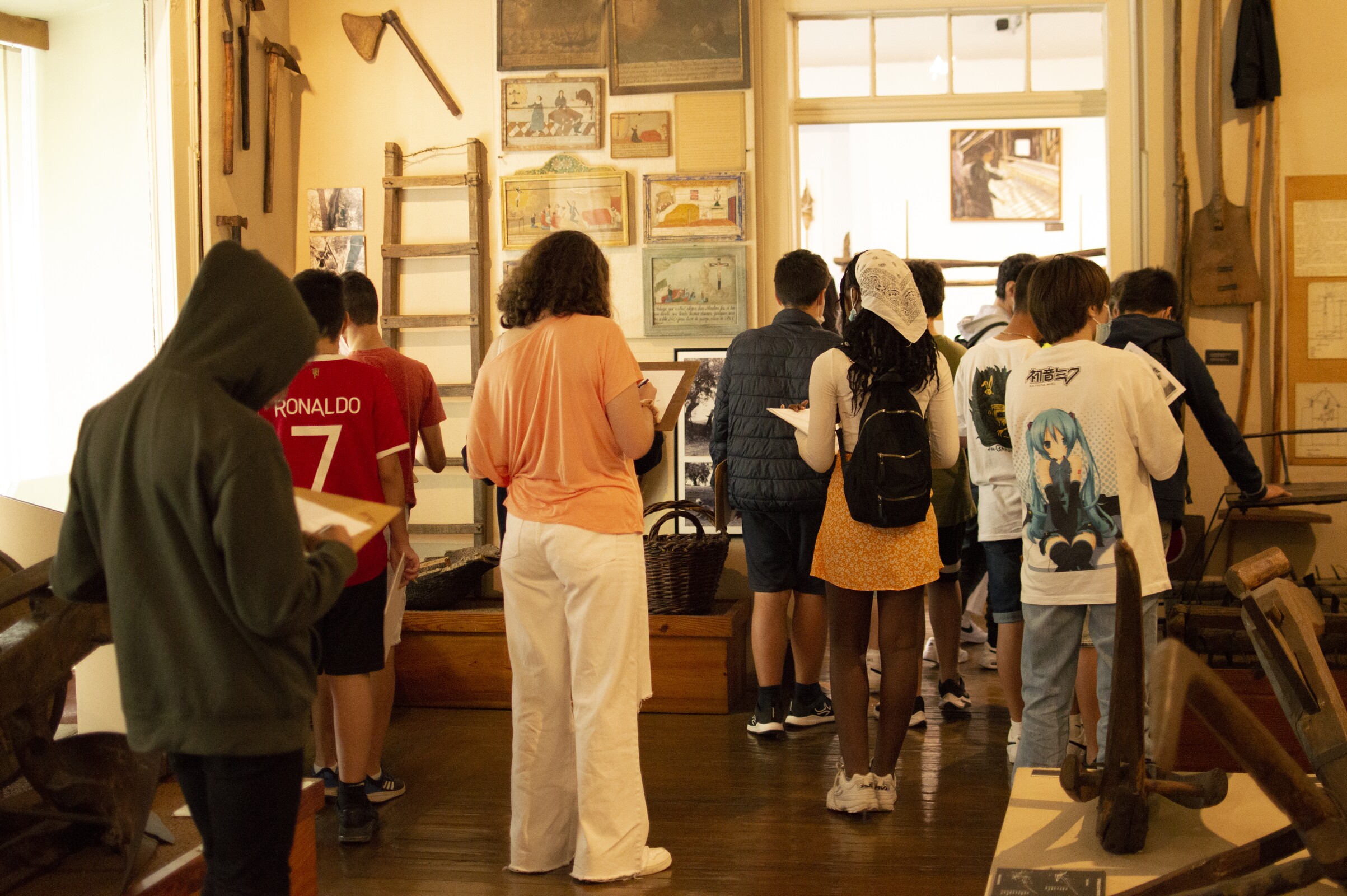 Visitas guiadas e oficinas dirigidas ao património in situ no Centro Histórico de Setúbal.