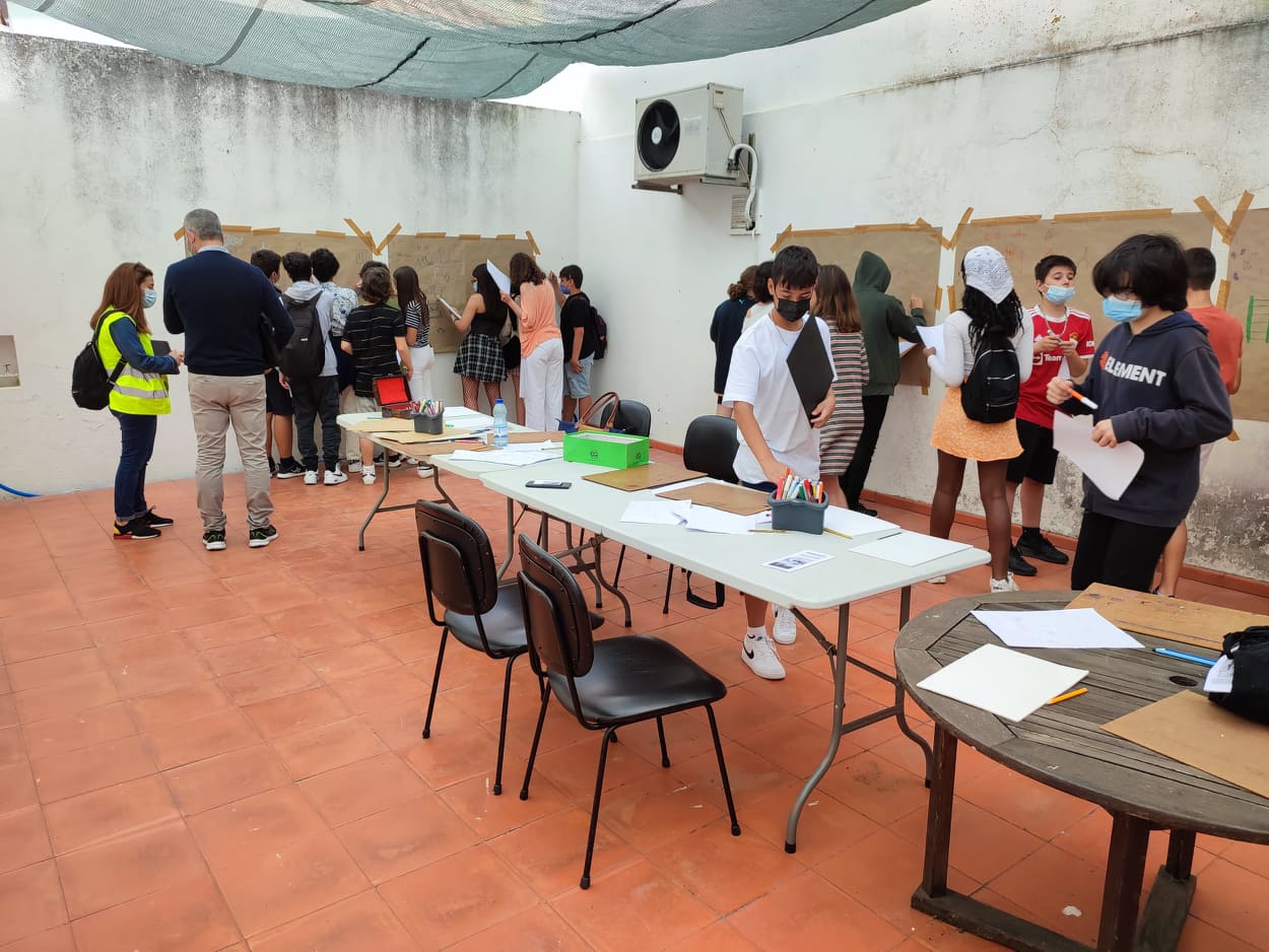 Visitas guiadas e oficinas dirigidas ao património in situ no Centro Histórico de Setúbal.