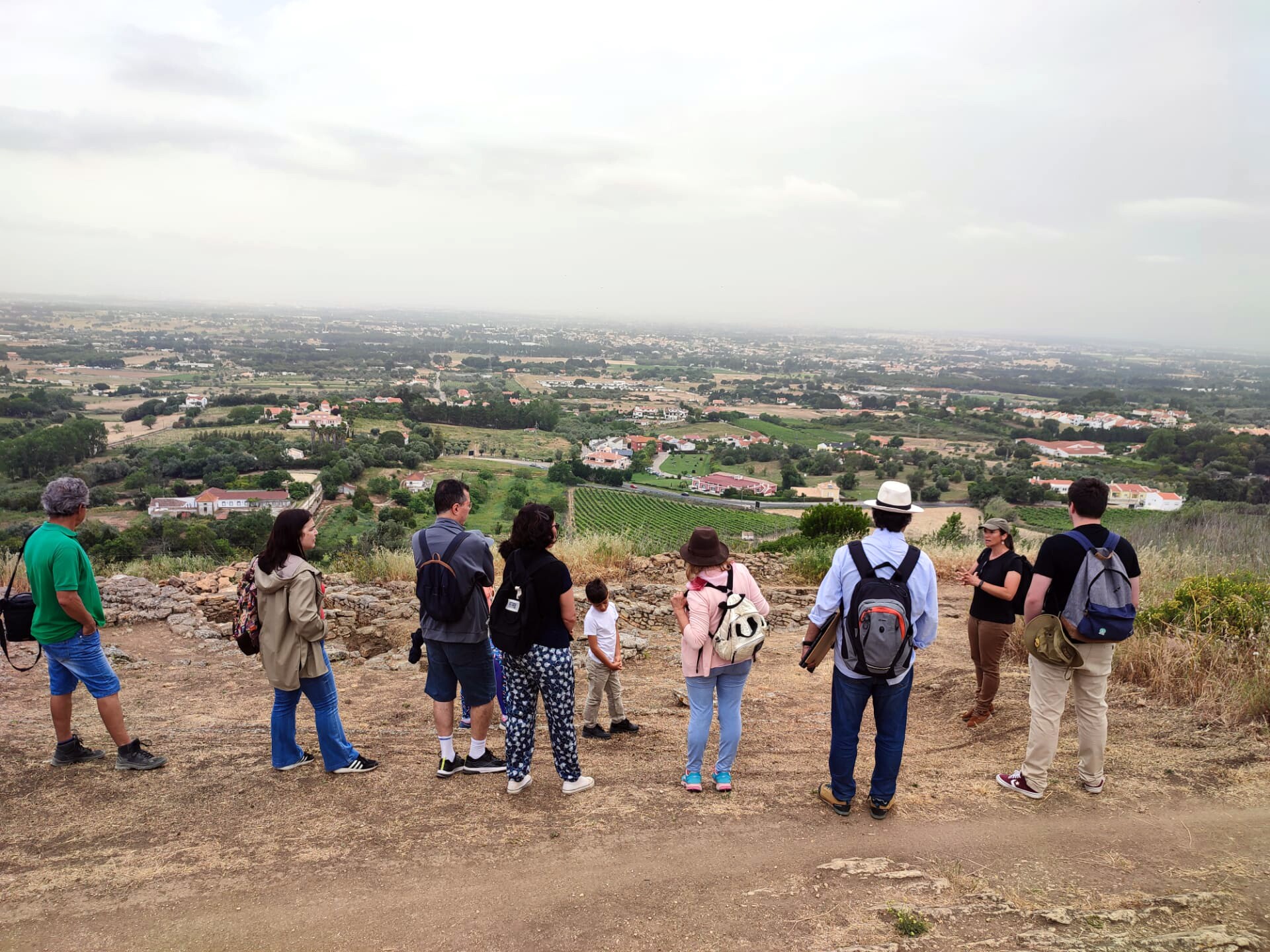 Encontro de desenho ao ar livre no Castro de Chibanes (Palmela), com visita guiada.