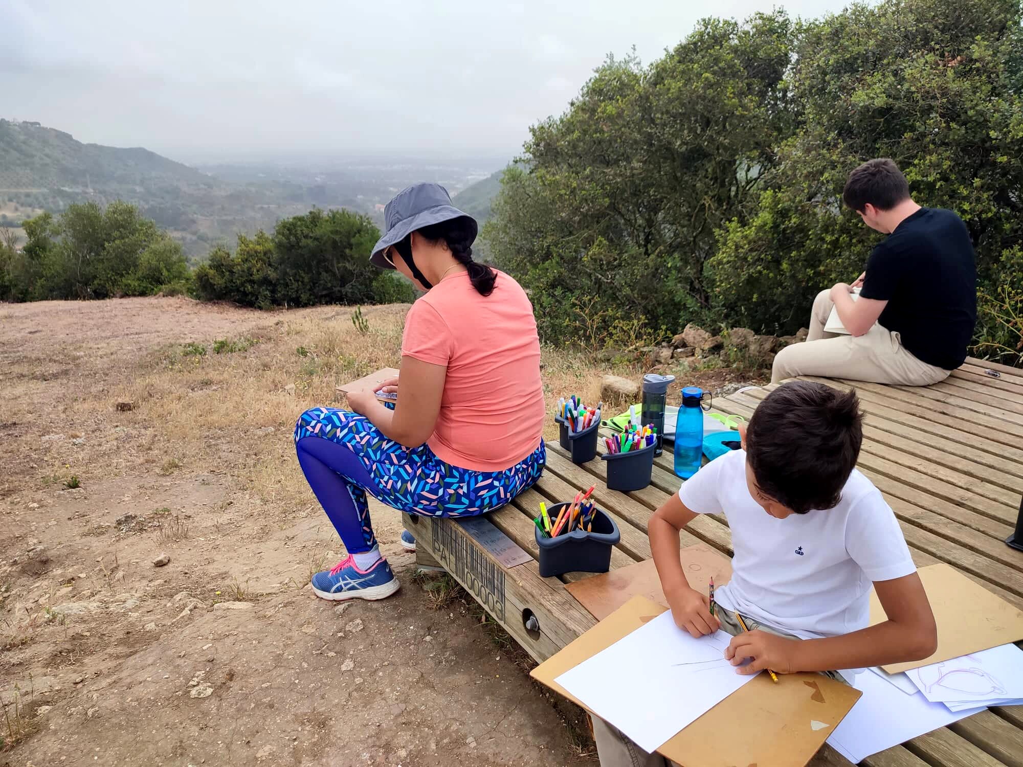 Encontro de desenho ao ar livre no Castro de Chibanes (Palmela), com visita guiada.