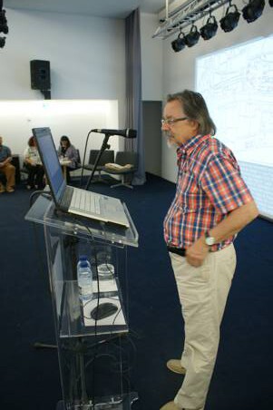 Comunicação pelo Dr. Carlos Tavares da Silva (MAEDS/CEA), de colaboração com a Dra. Antónia Coelh...