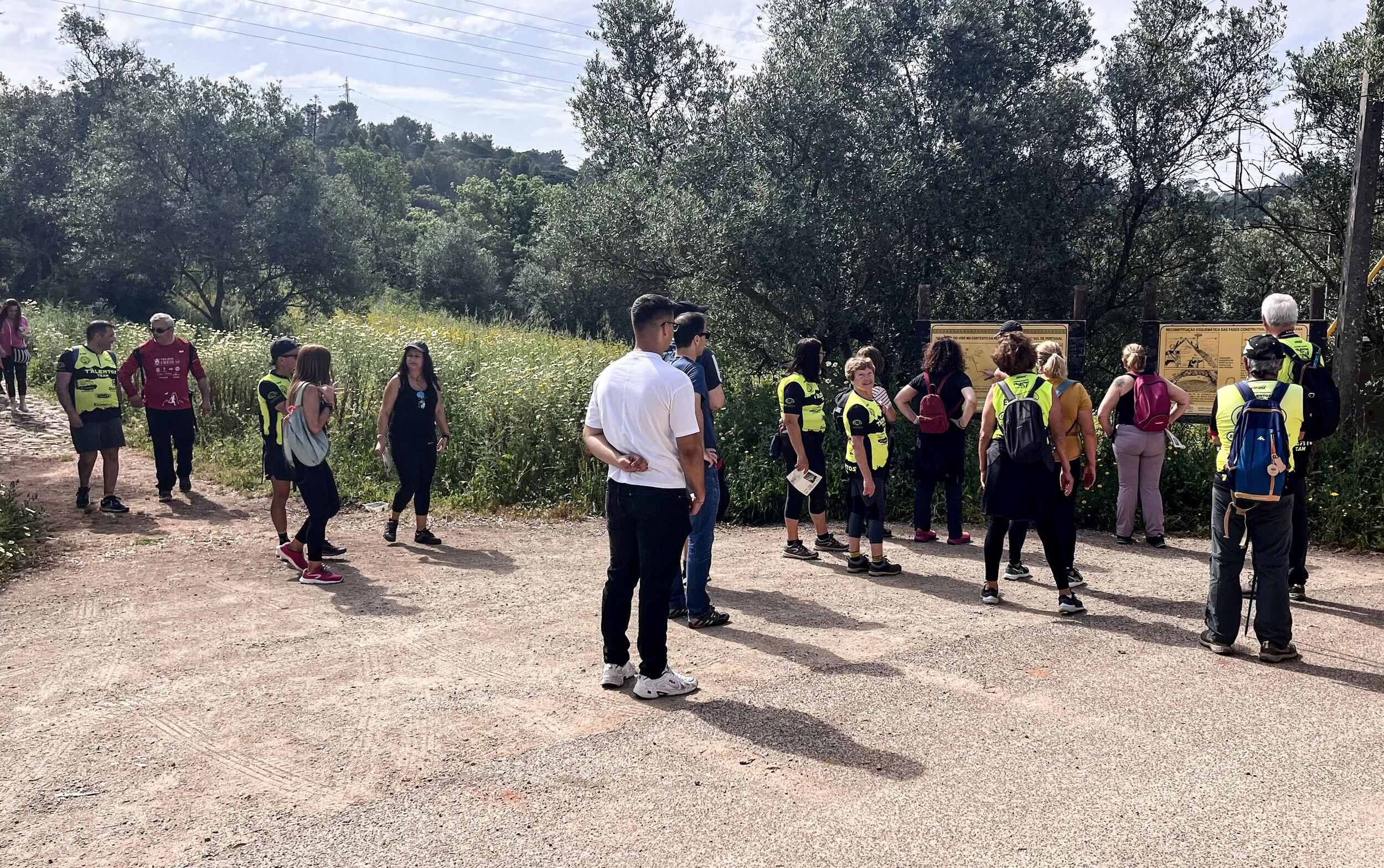 "Passos e Patrimónios: uma Caminhada Fotográfica"