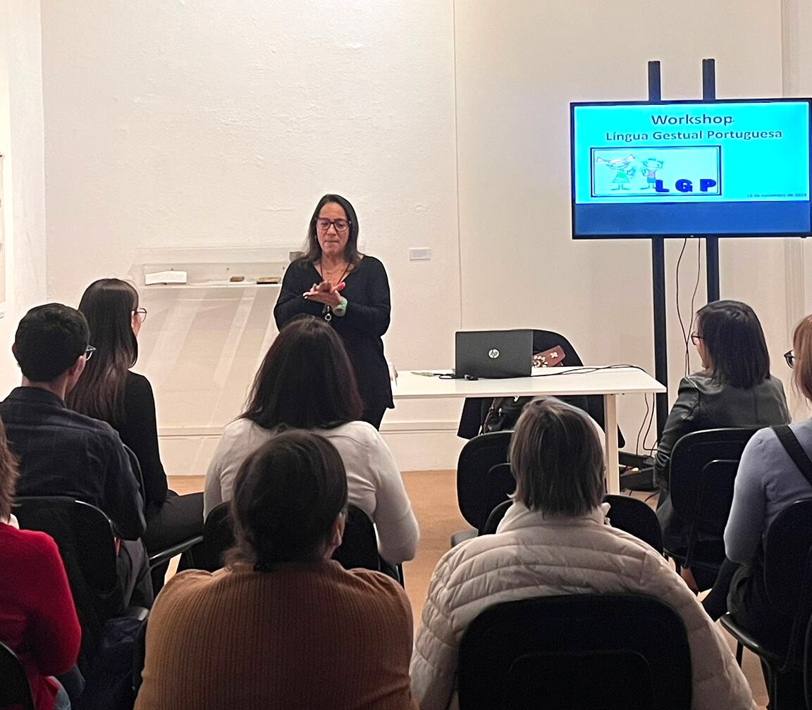 Palestra no MAEDS Celebra a Riqueza da Língua Gestual Portuguesa