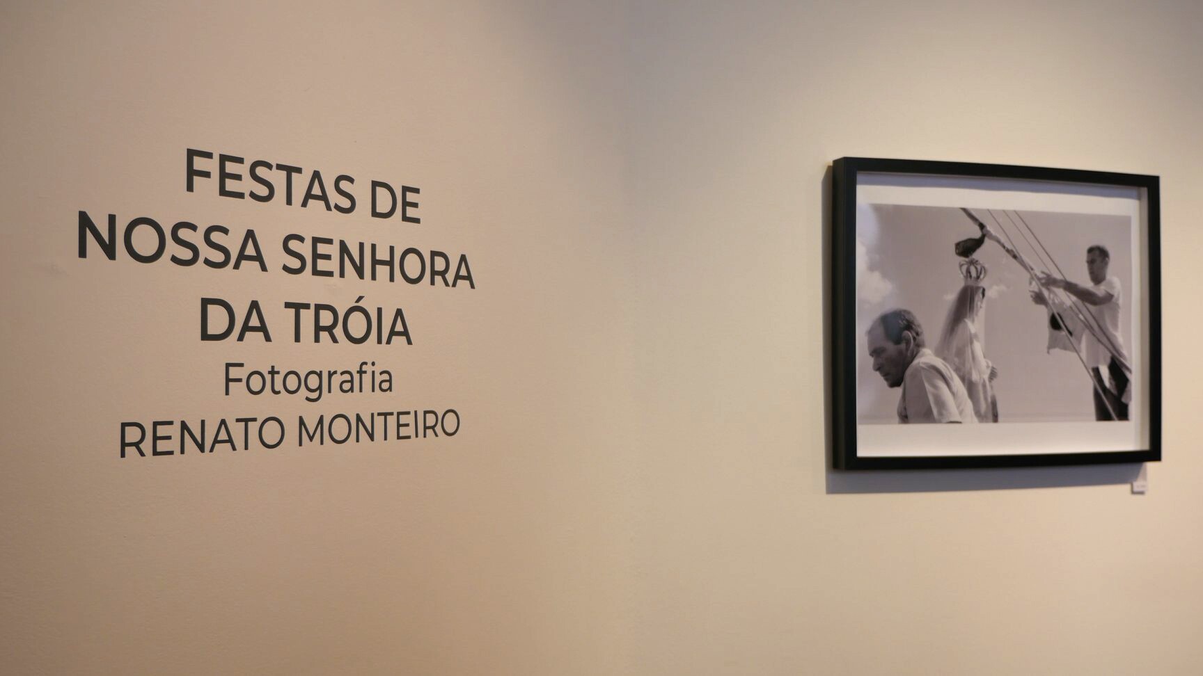 Video da exposição "Festas de Nossa Senhora de Tróia. Fotografia. Renato Monteiro"